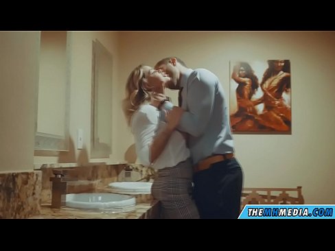 ❤️ Büyük memeli bir sarışın seni umumi tuvalette baştan çıkardığında Anal video tr.oldsex.ru ﹏